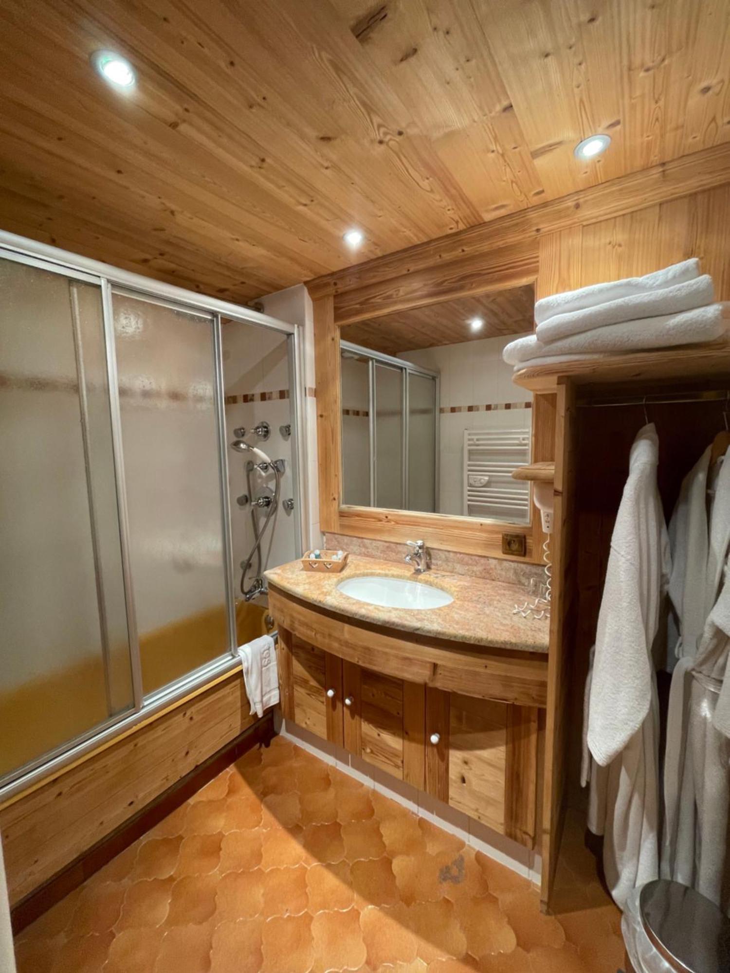 Hotel Les Cornettes Abondance Zimmer foto